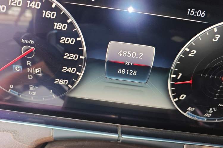Used Mercedes-Benz E-Class 2018 Facelift E 200 L 4MATIC Odometer Close Up