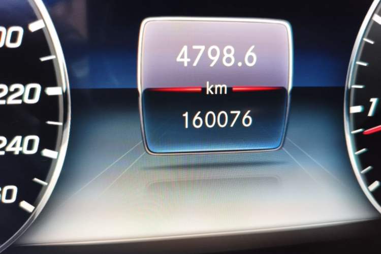 Used Mercedes-Benz E-Class 2018 E 200 L Sport Edition Odometer Close Up