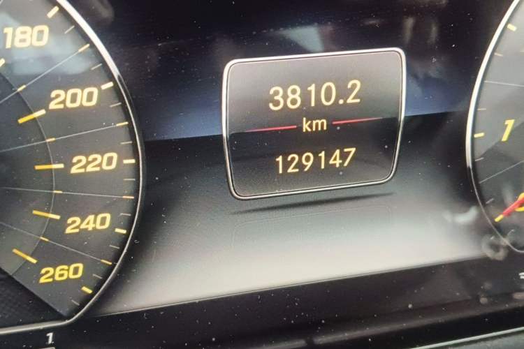 Used Mercedes-Benz E-Class 2018 Facelift E 200 L 4MATIC Odometer Close Up