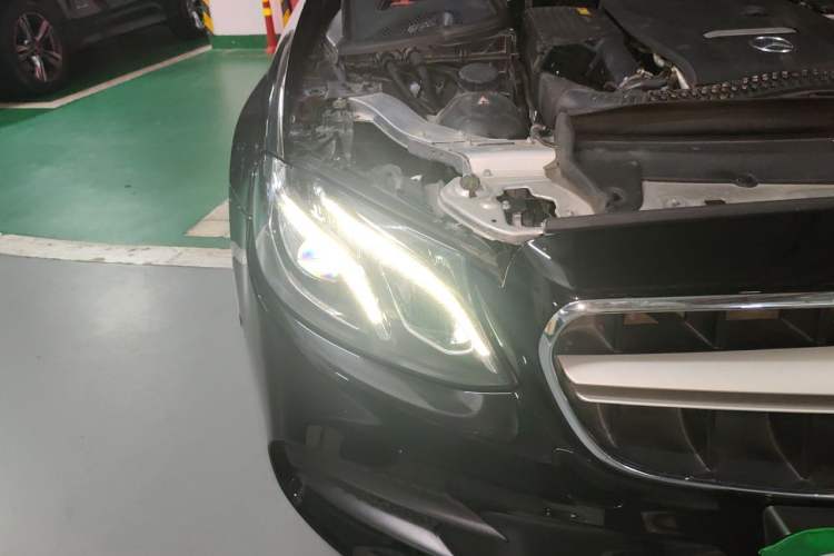 Used Mercedes-Benz E-Class 2018 E 300 L Sport Luxury Edition Right Front Headlight
