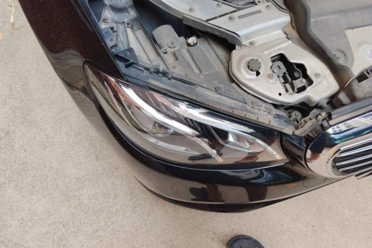 Used Mercedes-Benz E-Class 2018 Facelifted E 300 L Stylish Version Right Front Headlight