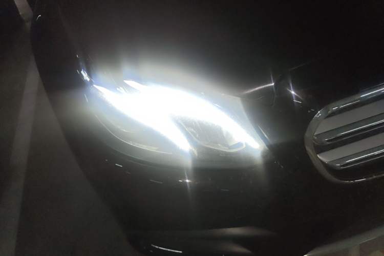 Used Mercedes-Benz E-Class 2018 E 300 L Sporty and Stylish Model Right Front Headlight