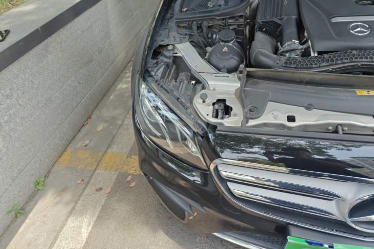 Used Mercedes-Benz E-Class 2018 Restyled E 300 L Sporty and Stylish Edition Right Front Headlight