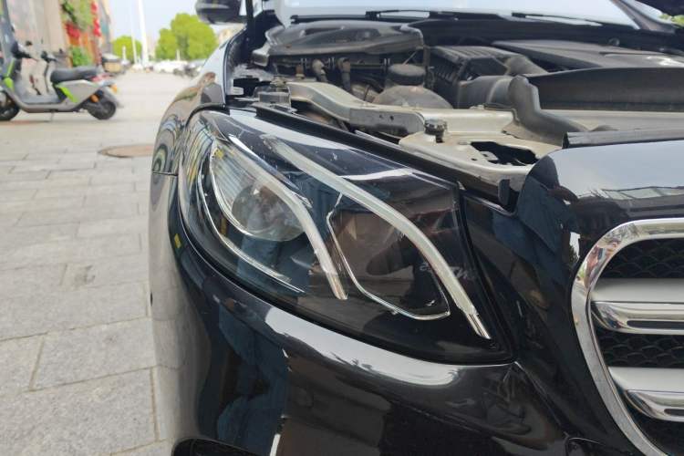 Used Mercedes-Benz E-Class 2018 Restyled E 300 L Sport Luxury Edition Right Front Headlight