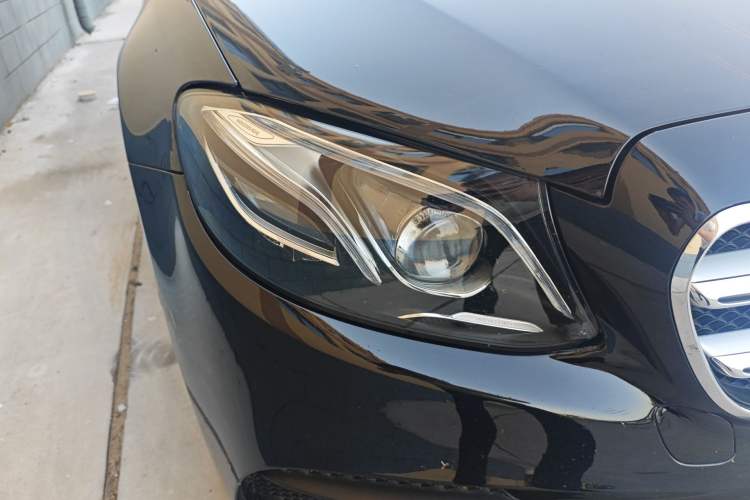 Used Mercedes-Benz E-Class 2018 Restyled E 300 L Sport Luxury Edition Right Front Headlight
