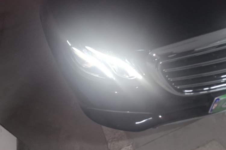 Used Mercedes-Benz E-Class 2018 Facelifted E 300 L Stylish Version Right Front Headlight