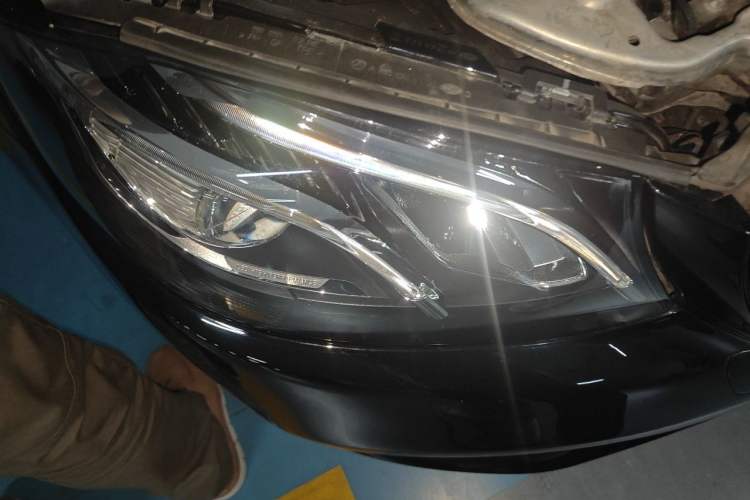 Used Mercedes-Benz E-Class 2018 E 300 L Stylish Model Right Front Headlight
