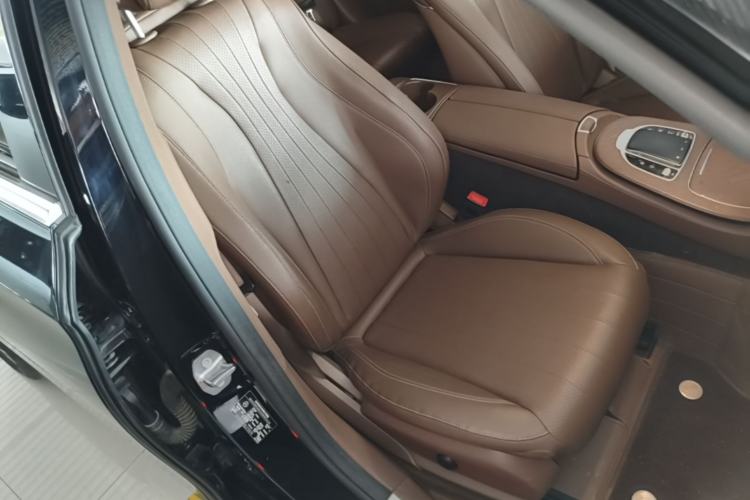 Used Mercedes-Benz E-Class 2018 Facelift E 300 L Luxury Edition Right Front Seat