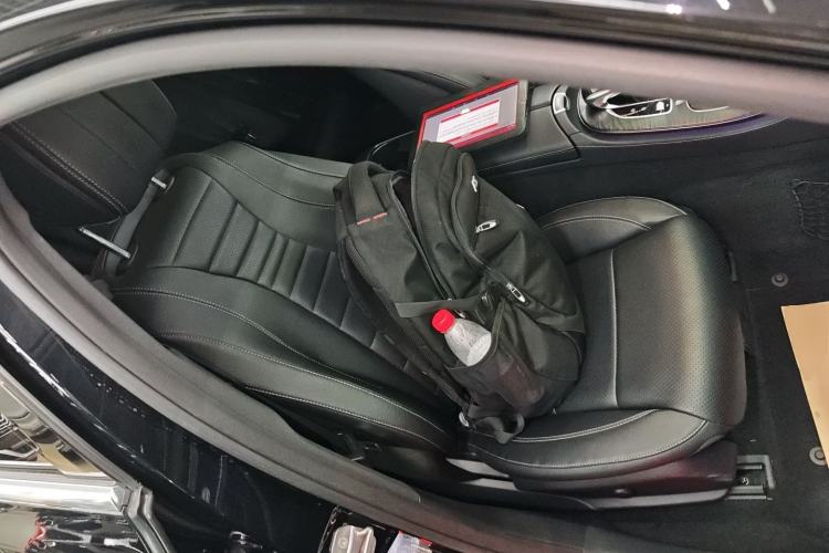 Used Mercedes-Benz E-Class 2018 E 300 L Sporty and Stylish Model Right Front Seat