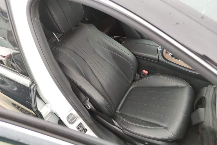Used Mercedes-Benz E-Class 2018 Facelift E 300 L Luxury Edition Right Front Seat