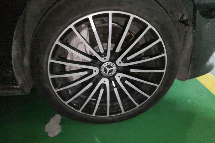 Used Mercedes-Benz E-Class 2018 Facelift E 320 L 4MATIC Right Front Wheel Hub