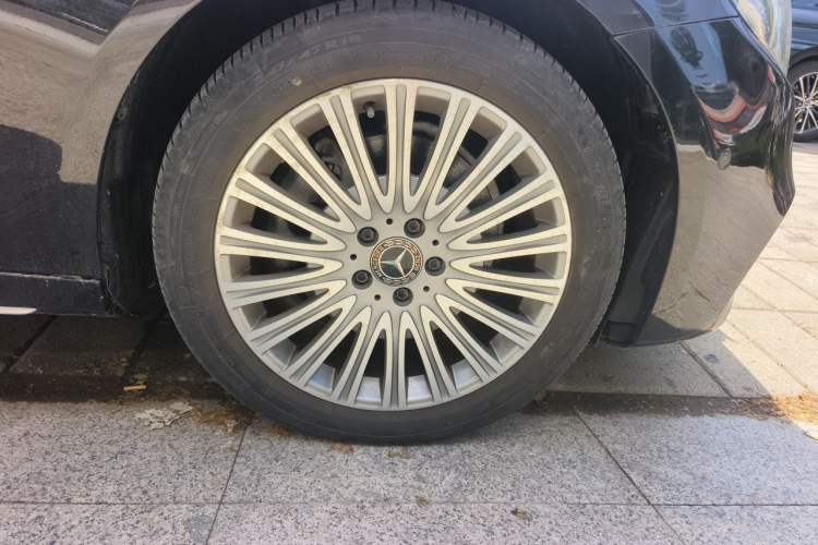 Used Mercedes-Benz E-Class 2018 E 200 L Sport Edition Right Front Wheel Hub