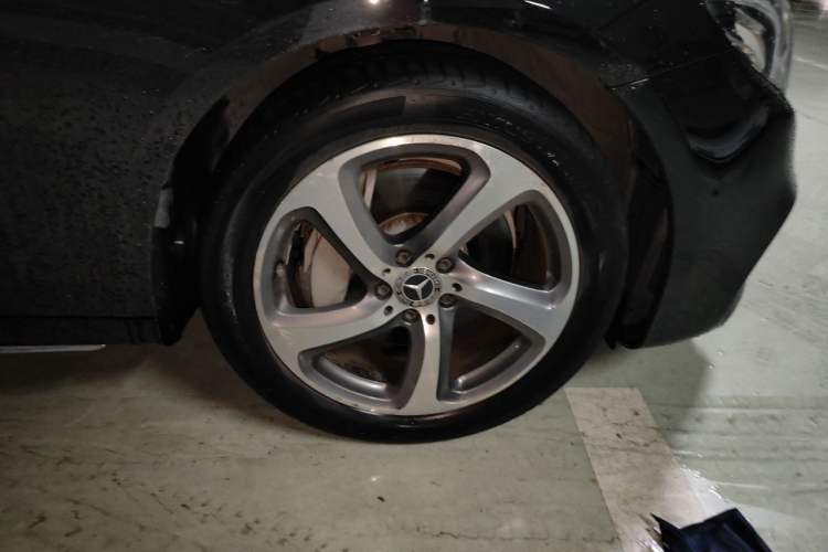Used Mercedes-Benz E-Class 2018 Restyled E 300 L Sport Luxury Edition Right Front Wheel Hub