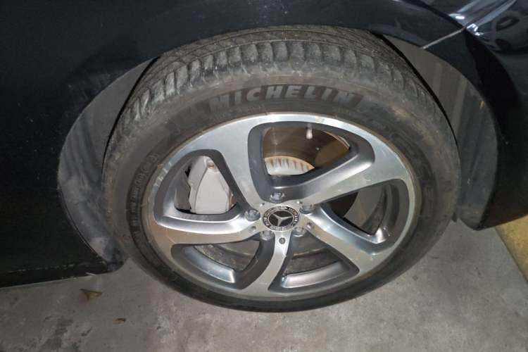 Used Mercedes-Benz E-Class 2018 Restyled E 300 L Sporty and Stylish Edition Right Front Wheel Hub