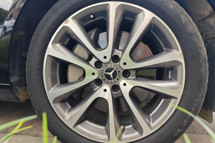 Used Mercedes-Benz E-Class 2018 Facelifted E 300 L Stylish Version Right Front Wheel Hub