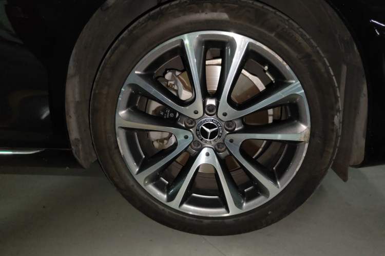 Used Mercedes-Benz E-Class 2018 E 200 L Right Front Wheel Hub