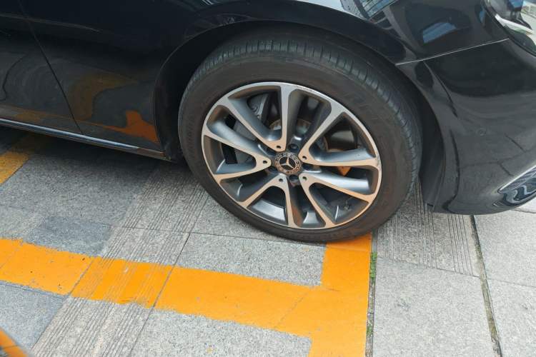 Used Mercedes-Benz E-Class 2018 Facelift E 300 L Luxury Edition Right Front Wheel Hub