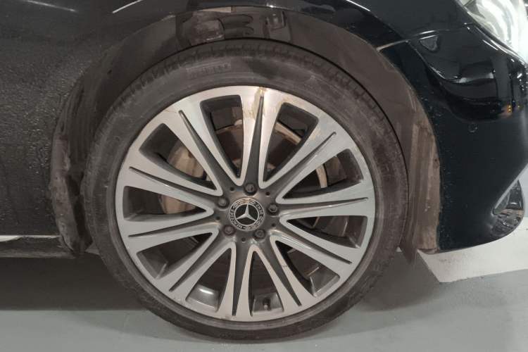 Used Mercedes-Benz E-Class 2018 E 200 L Right Front Wheel Hub