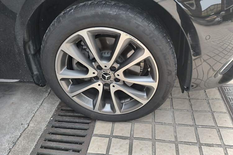 Used Mercedes-Benz E-Class 2018 Facelift E 200 L Right Front Wheel Hub