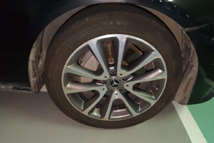 Used Mercedes-Benz E-Class 2018 E 300 L Stylish Model Right Front Wheel Hub