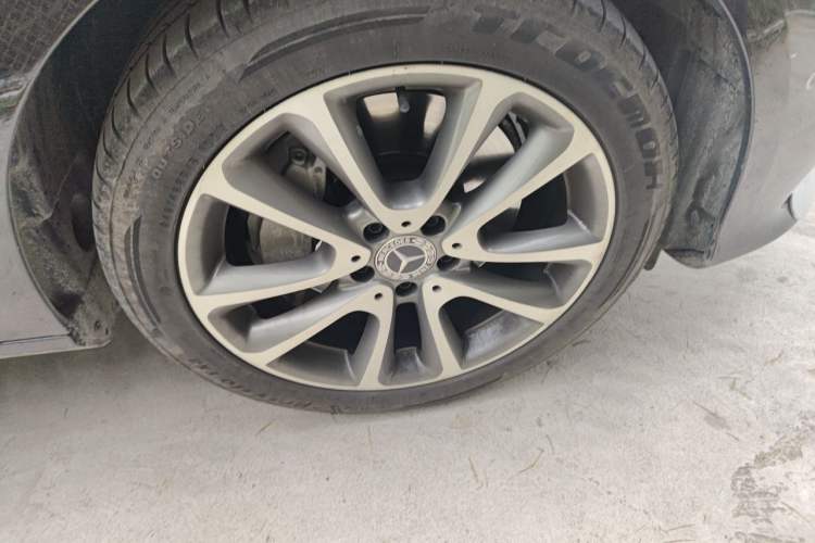 Used Mercedes-Benz E-Class 2018 E 300 L Luxury Model Right Front Wheel Hub