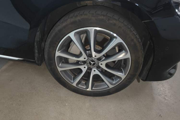 Used Mercedes-Benz E-Class 2018 Facelift E 300 L Luxury Edition Right Front Wheel Hub