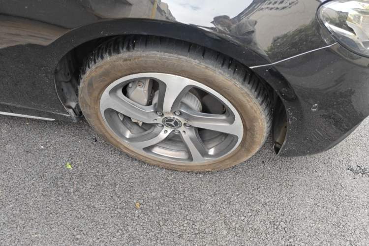Used Mercedes-Benz E-Class 2018 E 300 L Sporty and Stylish Model Right Front Wheel Hub