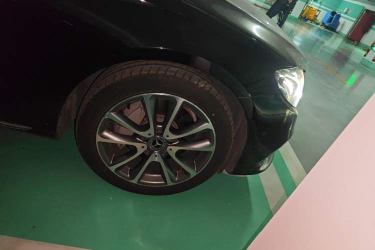 Used Mercedes-Benz E-Class 2018 Facelift E 300 L Luxury Edition Right Front Wheel Hub