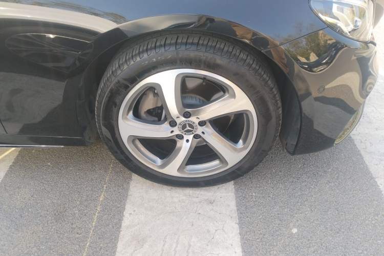 Used Mercedes-Benz E-Class 2018 Facelift E 200 L Sport 4MATIC Right Front Wheel Hub