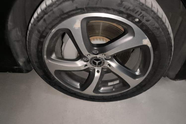 Used Mercedes-Benz E-Class 2018 Restyled E 300 L Sporty and Stylish Edition Right Front Wheel Hub