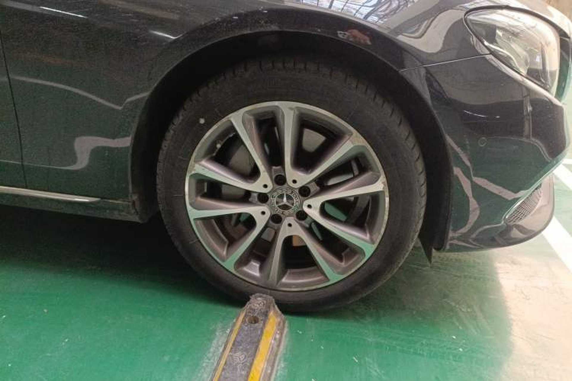 Used Mercedes-Benz E-Class 2018 Facelifted E 300 L Stylish Version Right Front Wheel Hub
