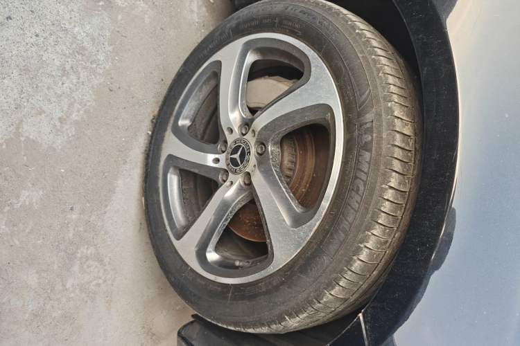 Used Mercedes-Benz E-Class 2018 E 300 L Sporty and Stylish Model Right Front Wheel Hub