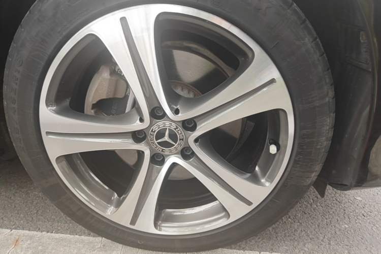 Used Mercedes-Benz E-Class 2018 Facelift E 200 L Sport Edition Right Front Wheel Hub