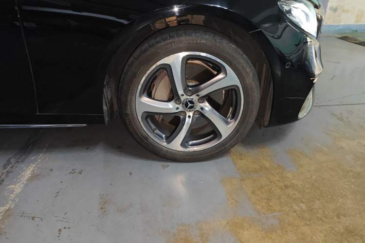Used Mercedes-Benz E-Class 2018 Restyled E 300 L Sport Luxury Edition Right Front Wheel Hub