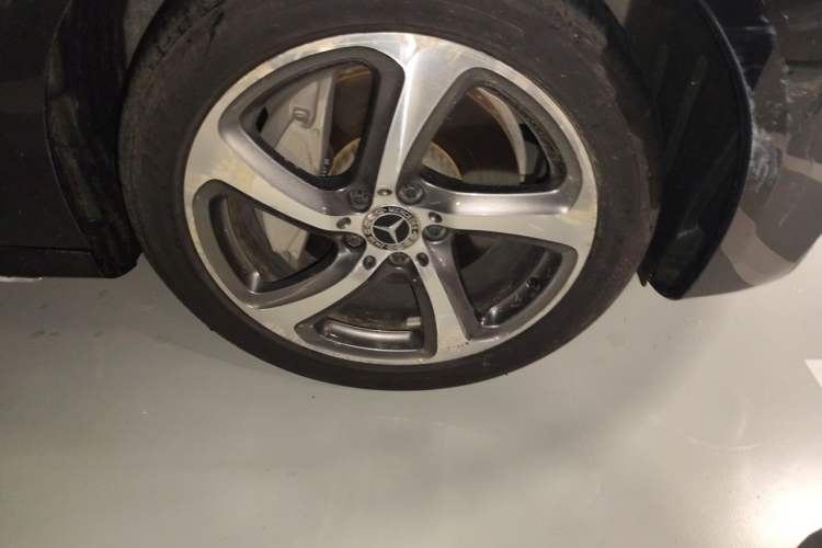 Used Mercedes-Benz E-Class 2018 E 300 L Sport Luxury Edition Right Front Wheel Hub