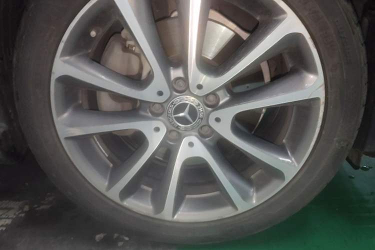 Used Mercedes-Benz E-Class 2018 Facelift E 200 L Right Front Wheel Hub