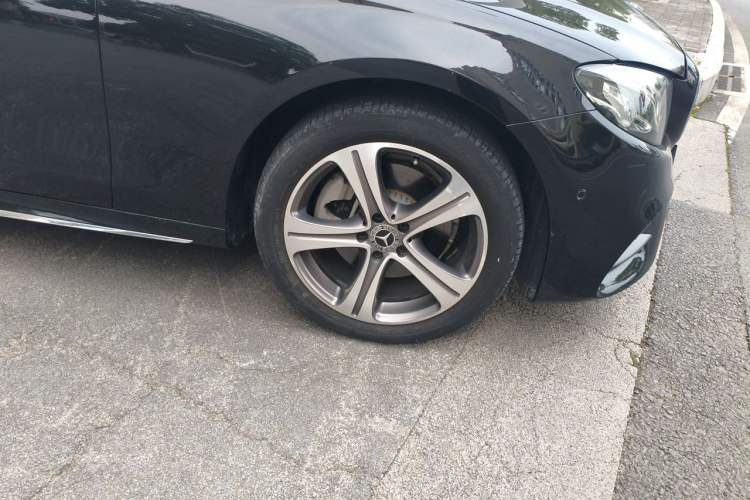 Used Mercedes-Benz E-Class 2018 Facelift E 200 L Sport Edition Right Front Wheel Hub