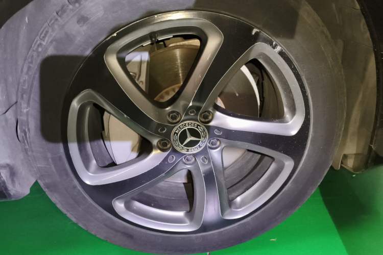 Used Mercedes-Benz E-Class 2018 Restyled E 300 L Sporty and Stylish Edition Right Front Wheel Hub