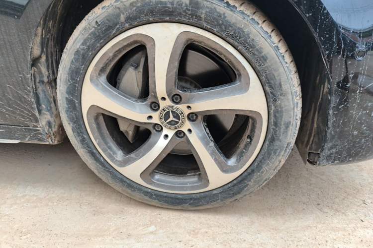 Used Mercedes-Benz E-Class 2018 E 300 L Sport Luxury Edition Right Front Wheel Hub