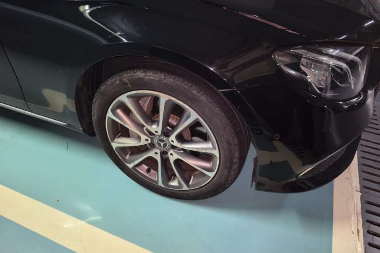 Used Mercedes-Benz E-Class 2018 E 300 L Stylish Model Right Front Wheel Hub