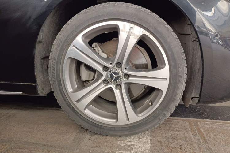 Used Mercedes-Benz E-Class 2018 Facelift E 200 L Sport Edition Right Front Wheel Hub