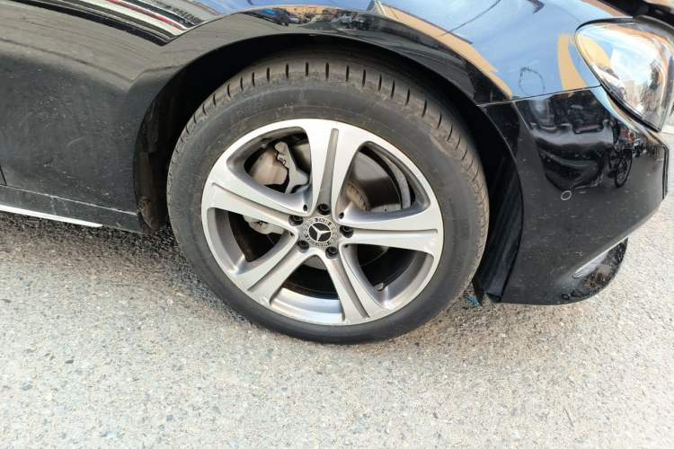 Used Mercedes-Benz E-Class 2018 E 200 L Sport Edition Right Front Wheel Hub