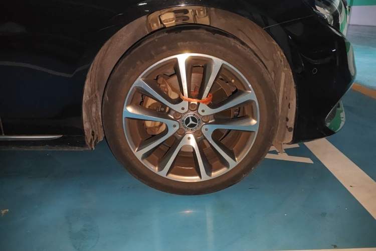 Used Mercedes-Benz E-Class 2018 E 200 L Right Front Wheel Hub