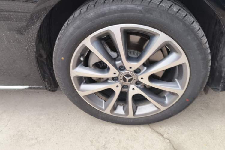Used Mercedes-Benz E-Class 2018 E 200 L 4MATIC Right Front Wheel Hub