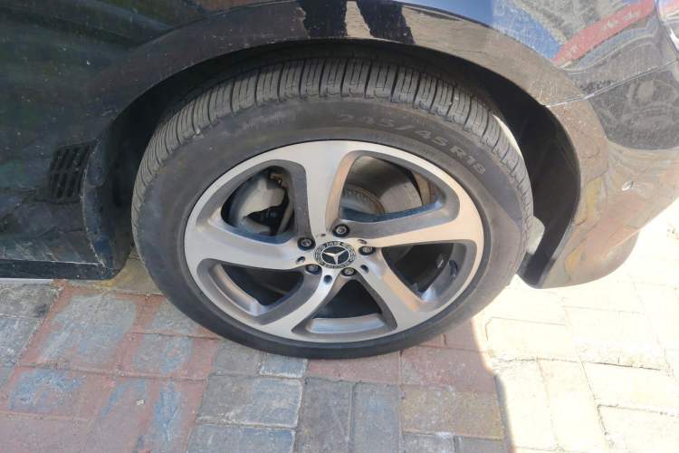 Used Mercedes-Benz E-Class 2018 E 200 L Sport 4MATIC Right Front Wheel Hub