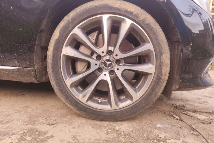 Used Mercedes-Benz E-Class 2018 Facelifted E 300 L Stylish Version Right Front Wheel Hub