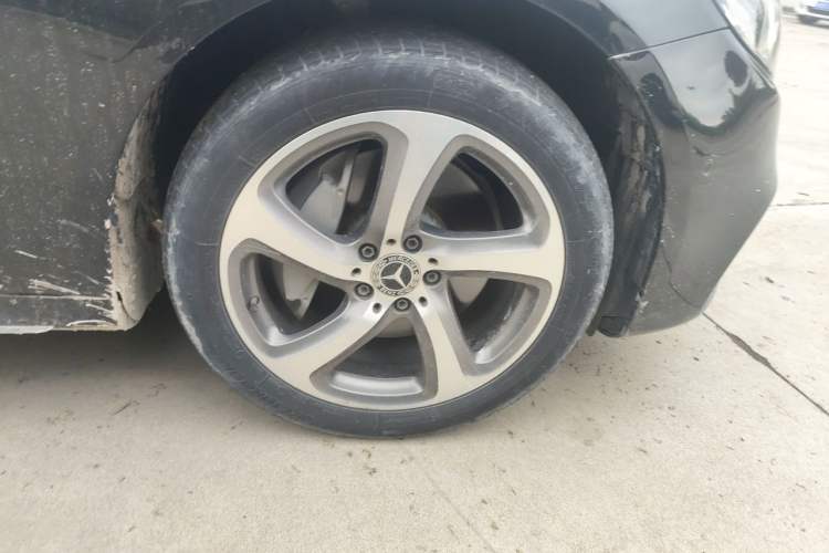 Used Mercedes-Benz E-Class 2018 Restyled E 300 L Sport Luxury Edition Right Front Wheel Hub