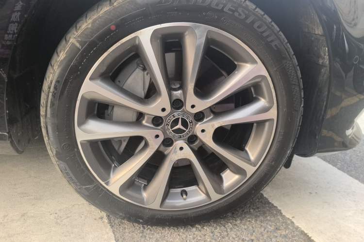 Used Mercedes-Benz E-Class 2018 Facelifted E 300 L Stylish Version Right Front Wheel Hub