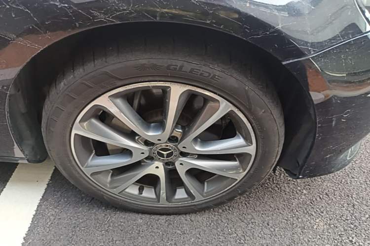 Used Mercedes-Benz E-Class 2018 Facelifted E 300 L Stylish Version Right Front Wheel Hub