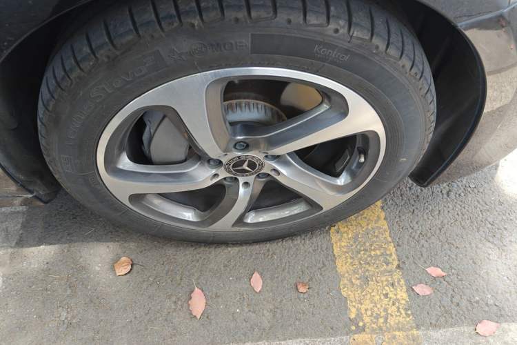 Used Mercedes-Benz E-Class 2018 Restyled E 300 L Sporty and Stylish Edition Right Front Wheel Hub